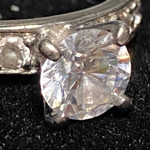 Sterling Silver Cubic Zirconia Engagement Ring With 7 Faceted Stones Stamped 925 - Picture 1 of 16